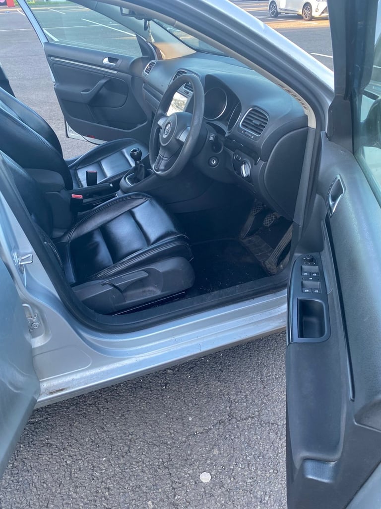 MOT March 2026, Apple car-play, £20 tax, Volkswagen, GOLF, Estate, 2010, Manual, 1598 (cc), 5 doors