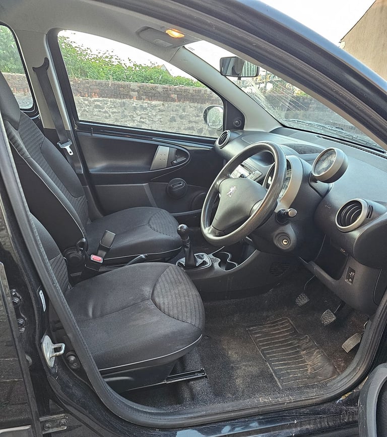 Peugeot, 107, Hatchback, 2014, Manual, 998 (cc), 5 doors