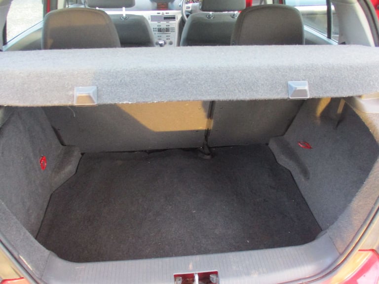 VAUXHALL ASTRA 1.6 PETROL 5 DOOR. 12 MONTHS MOT. RECENT SERVICE. TIMING BELT DONE.