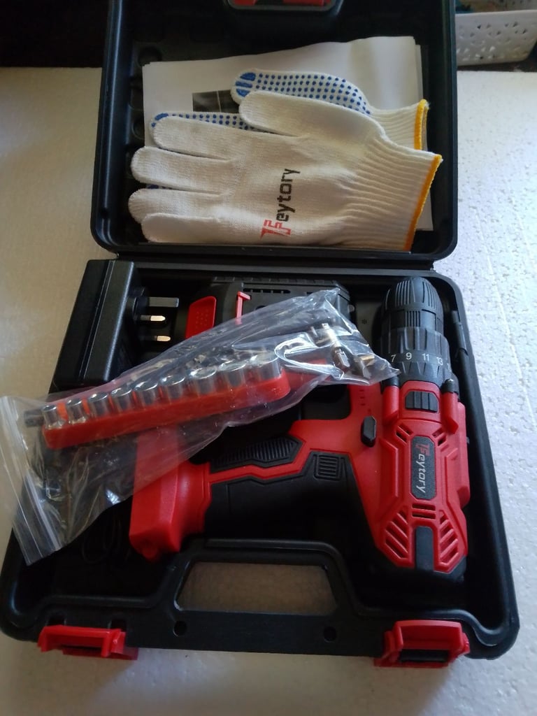 New 21v Battery powered drill set