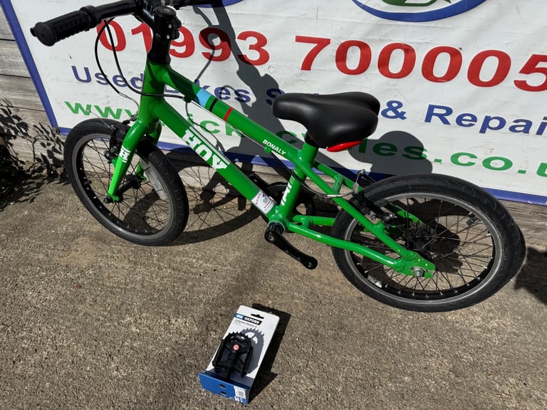 Hoy Bonaly 16” Wheel Boys Bike. Night Light Weight Bike. Serviced