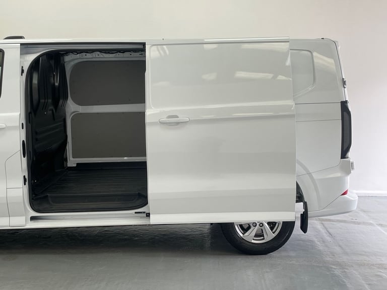 2024 Ford Transit Custom 300 Limited L2 H1 LWB 2.0 EcoBlue 136ps Panel Van Diesel Manual