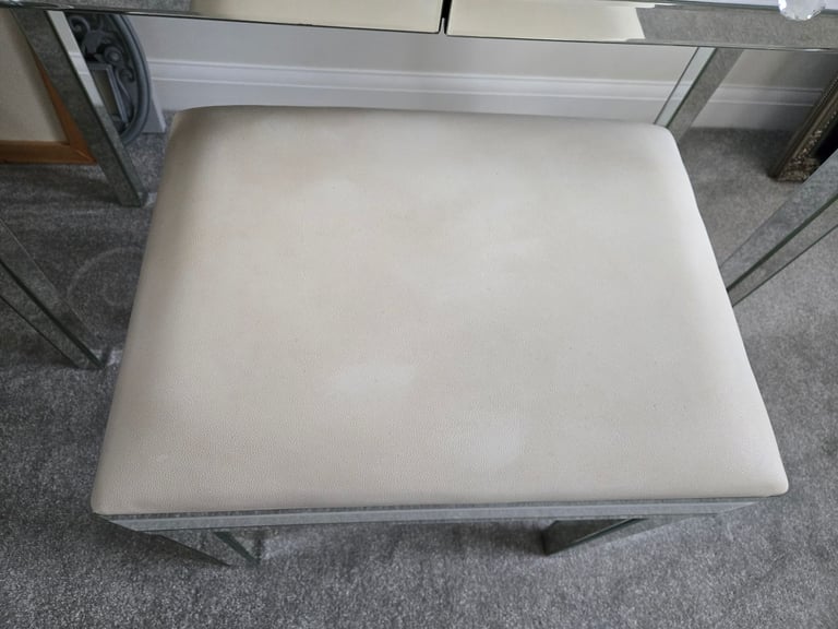 Mirror dressing table
