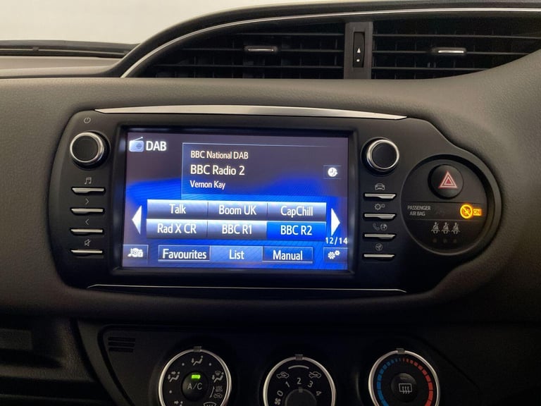 2019 Toyota Yaris 1.5 VVT-i Icon Tech Hatchback 5dr Petrol CVT Euro 6 (111 ps) - SAT NAV + PA HAT...