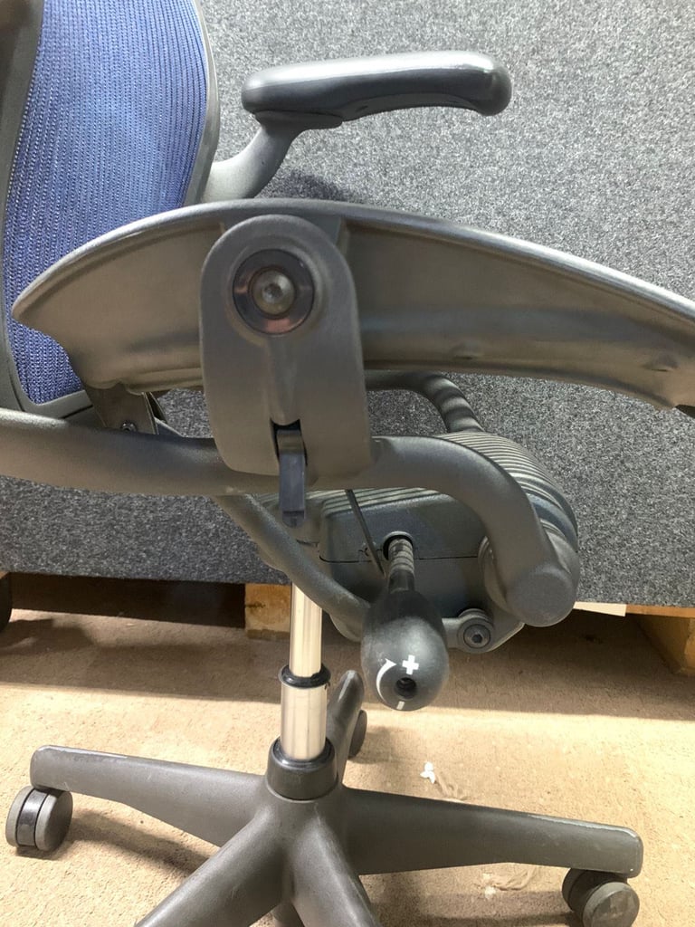 Herman Miller Aeron  B FULL SPEC PostureFit Quantity and Free Delivery Available