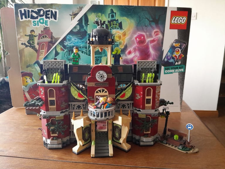 image for Lego Hidden Side Newbury Haunted High School 70425