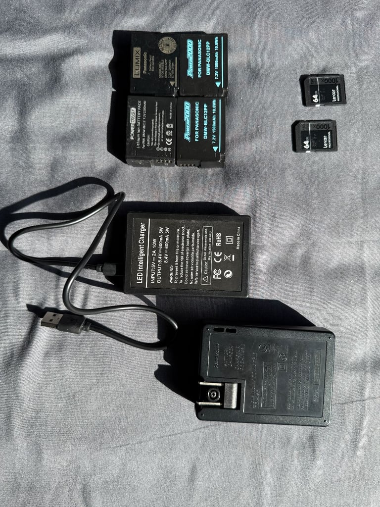 📷 Panasonic Lumix FZ1000 Bundle – 4 Batteries, Chargers, Cards, Grip & Bag – £350