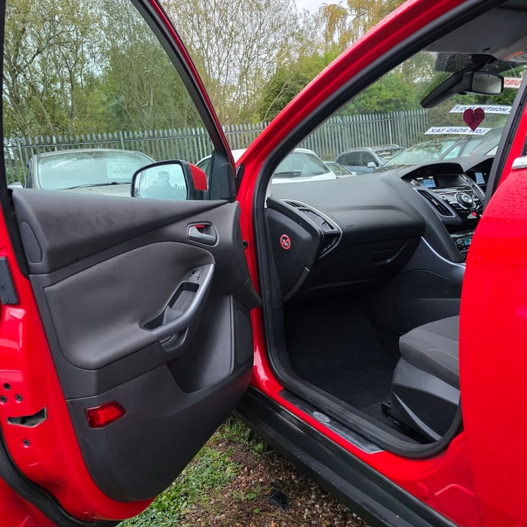 FORD FOCUS MK3 TITANIUM MODEL 1.6 DIESEL 115 BHP YEAR 2012 12 MONTHS MOT £20 ROAD TAX PER YEAR!!!