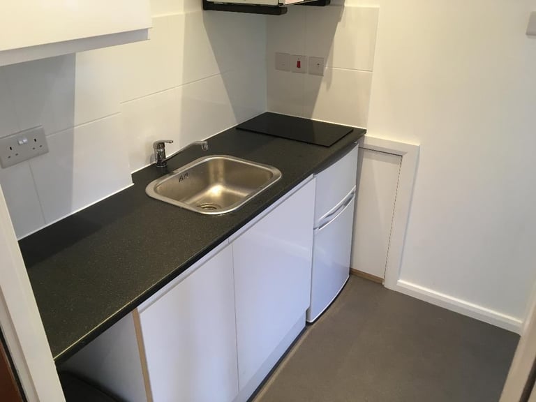 Includes Bills New Studio Flat DBedRoom Shower Separate Kitchen Garden NearTubeBusShopsGreen Space 