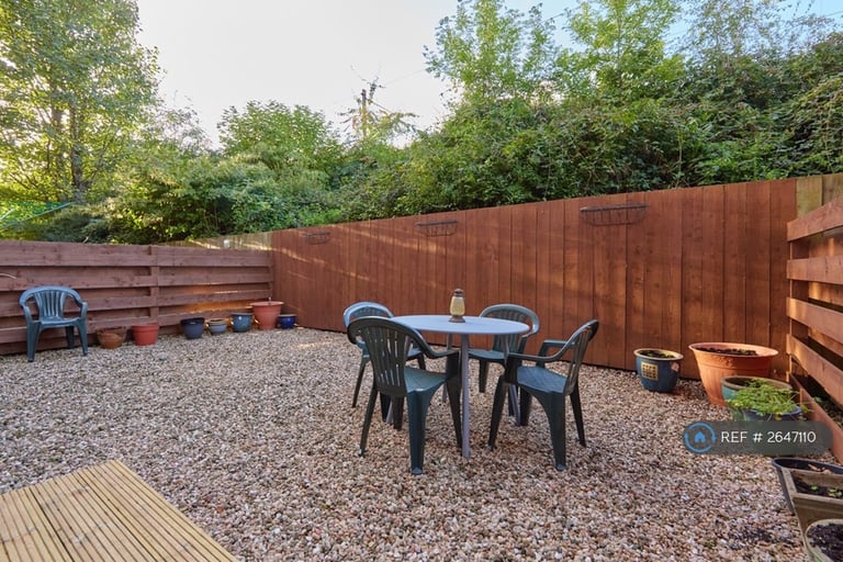 2 bedroom flat in Tytler Court, Edinburgh, EH8 (2 bed) (#2647110)