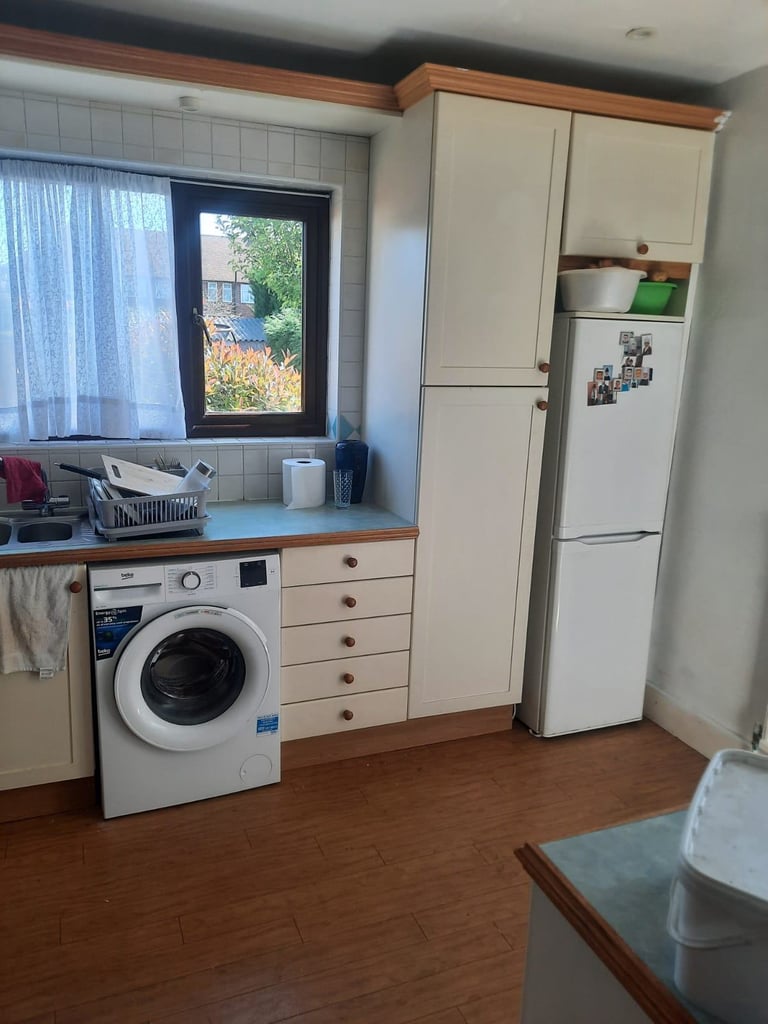 ONE DOUBLE ROOM FOR RENT