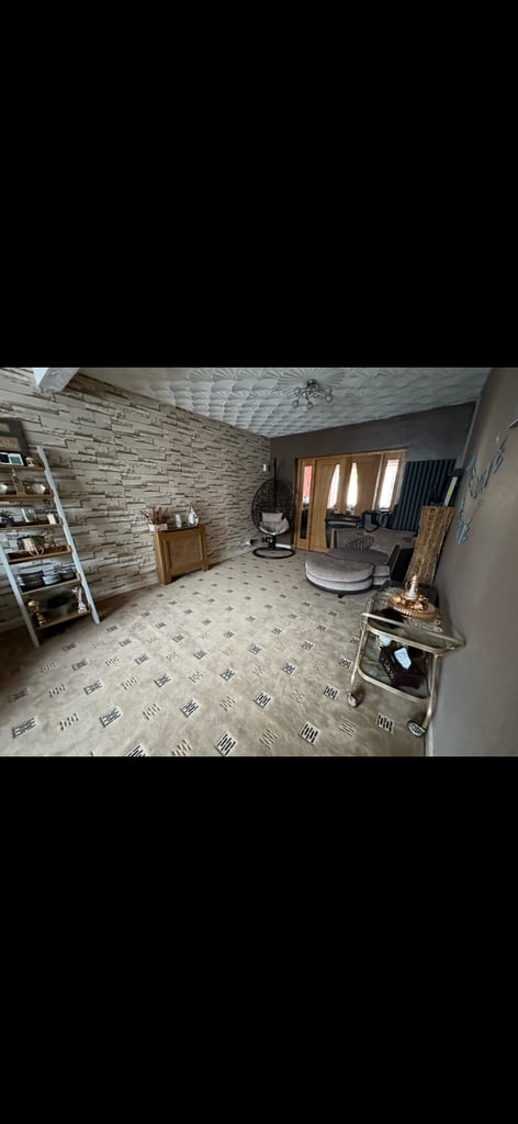 3 bedroom with 2 bathrooms 