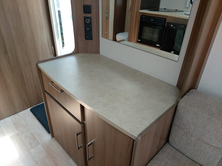 2016 Lunar Venus 460 2 Berth End Washroom Caravan