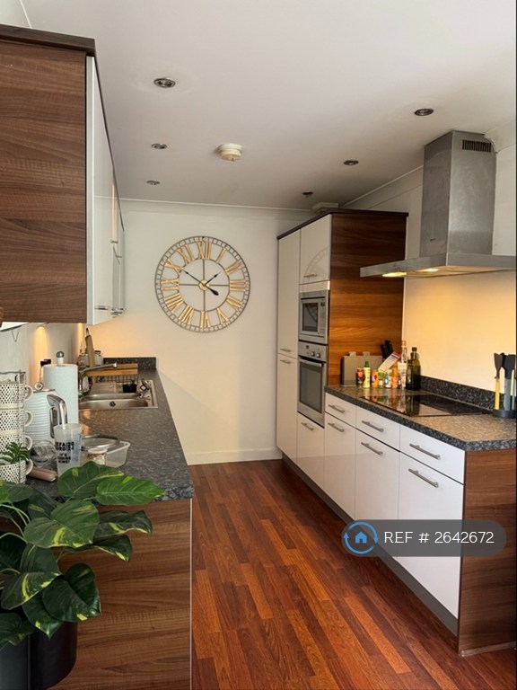 2 bedroom flat in Aragon Court, Leeds, LS7 (2 bed) (#2642672)