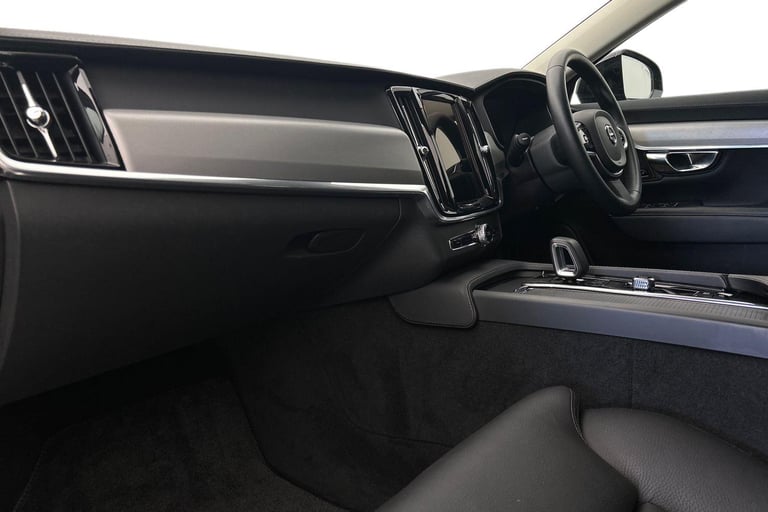 2022 Volvo V90 Plus, B4 mild hybrid, Petrol, Dark ESTATE Petrol/Electric Hybrid Automatic