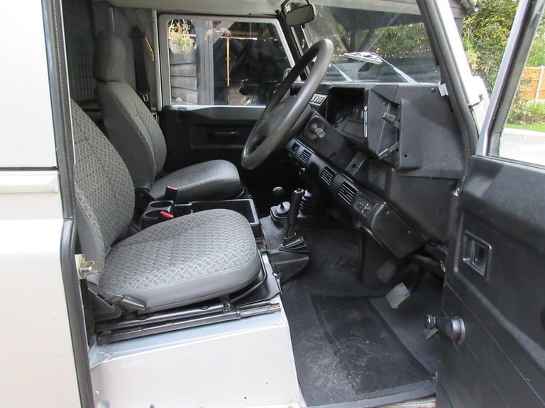 2006 Land Rover Defender TD5 110 2.5 COUNTY HARD TOP UTILITY VEHICLE 120PS-2006-ONLY 36,000 MILES...
