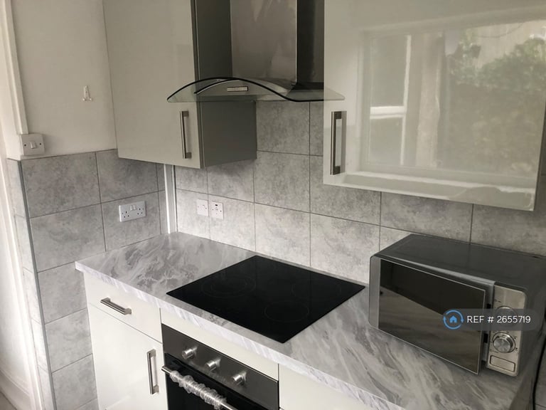 2 bedroom flat in King Edward Road, Swansea, SA1 (2 bed) (#2655719)
