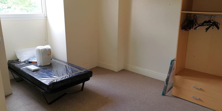 DSS only shared house. Lovely House Share on quiet residential Street close to High Street