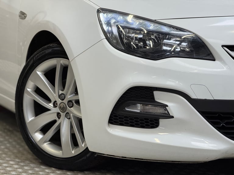2015 Vauxhall Astra 1.6i 16V Tech Line GT 5dr ** ONLY 65000 MILES ** Petrol