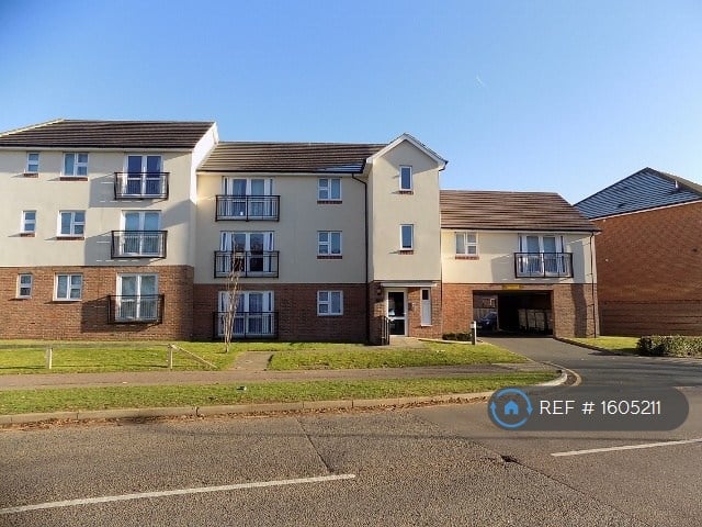 2 bedroom flat in Gray Court, Stevenage, SG1 (2 bed) (#1605211)
