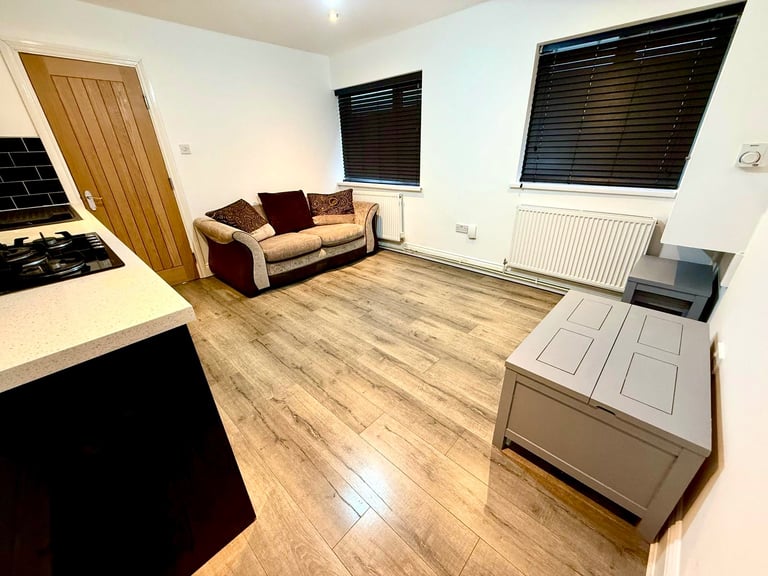 2 bedrooms flat ( CF116AH )