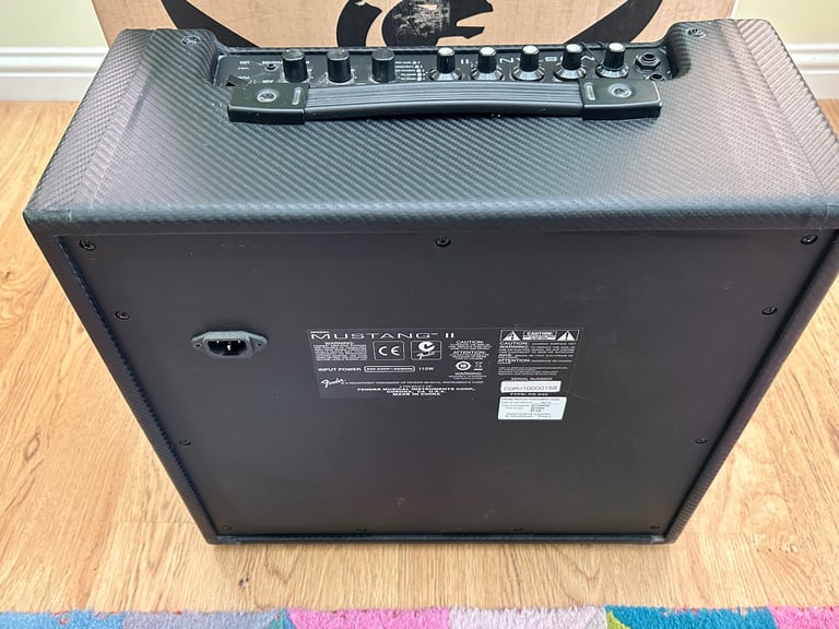 FENDER MUSTANG ll MODELING GUITAR AMPLIFIER 