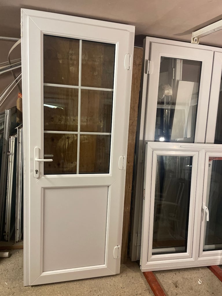 UPVC DOOR 214 x 83 cm NEW WAS INSTALLED IN SHOWROOM - UPVC DOUBLE GLAZED GEORGIAN DOOR (REF: DX120)