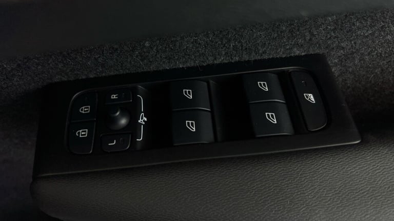 2021 Volvo XC40 R-Design, T3 automatic (Power Tailgate, Rear Park Assist) Estate Petrol Automatic