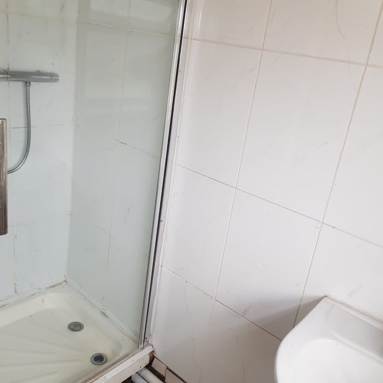2 bed flat aboves shops Caldmore