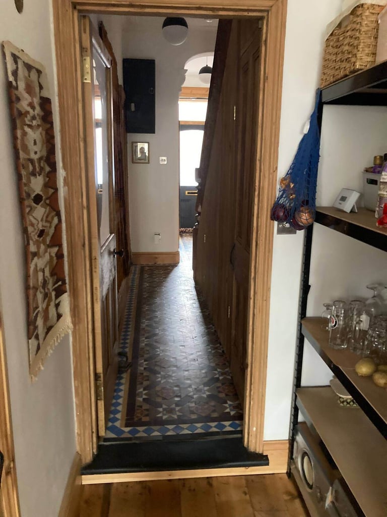 Fully furnished 3 double bedroom house £2000 per month for Dec- Feb only all bills included
