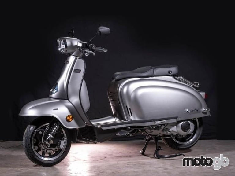 Royal Alloy TG 125cc S a Modern Classic Retro Automatic Moped Scooter For Sal...