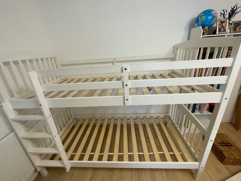 Bunk bed 