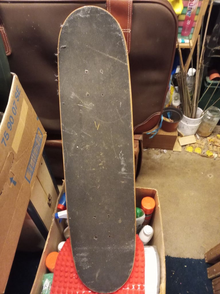 " New Earth " Skateboard 80cm * Ormesby 
