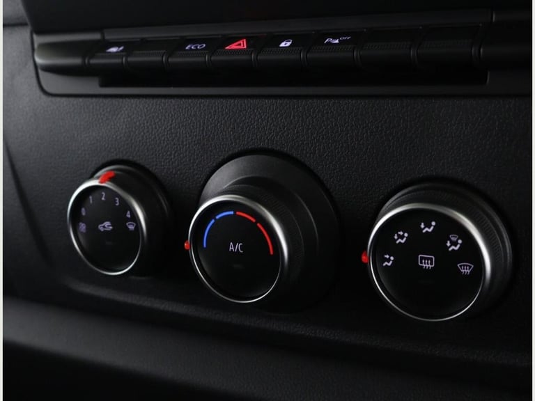 RENAULT MASTER ADVANCE 150BHP 4.1 METER LUTON VAN WITH TAIL LIFT BRAND NEW MODEL