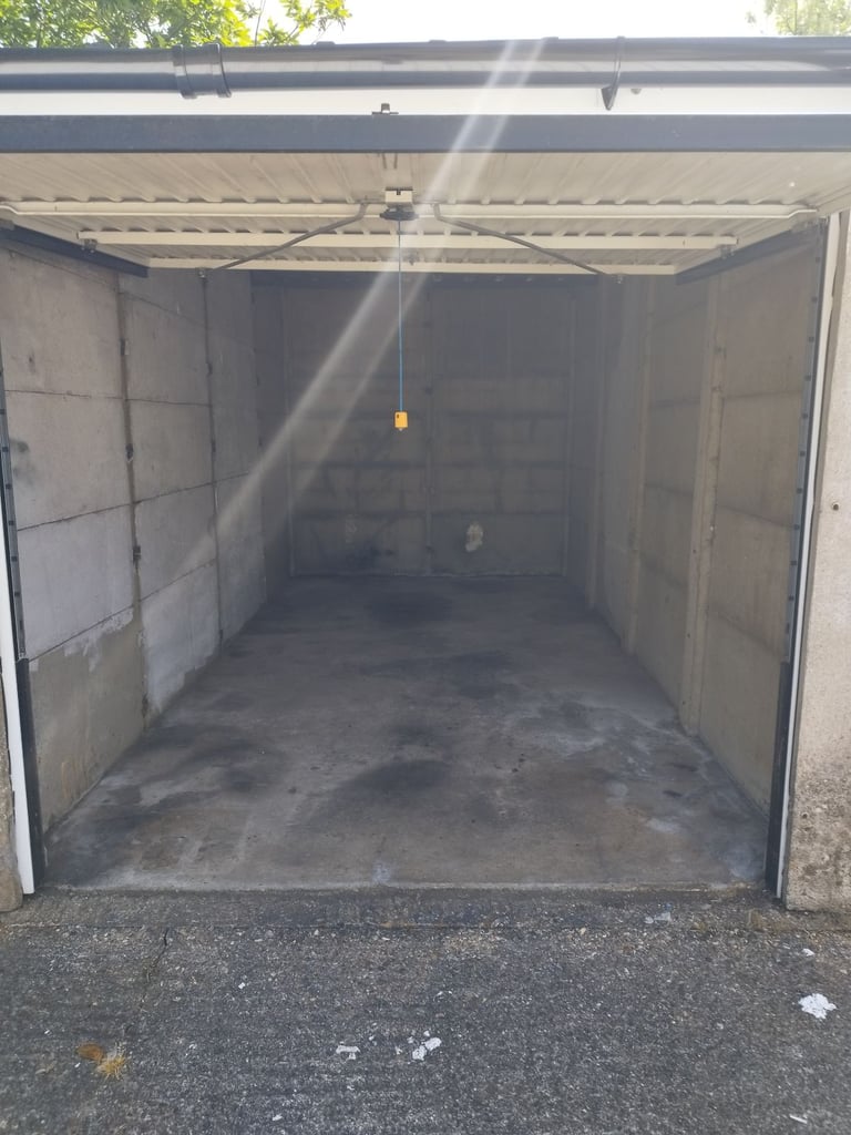 Garage/Parking/Storage to rent: Winchester Way (r/o 5) Rainham, Gillingham Kent, ME8 8DD