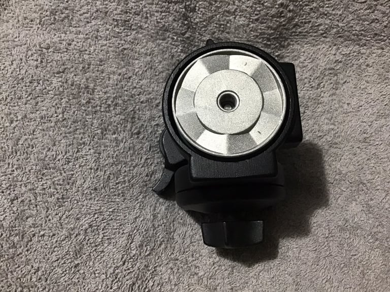 MANFROTTO TRIPOD HEAD VERY GOOD CONDITION COST OVER £100. SELLING FOR 