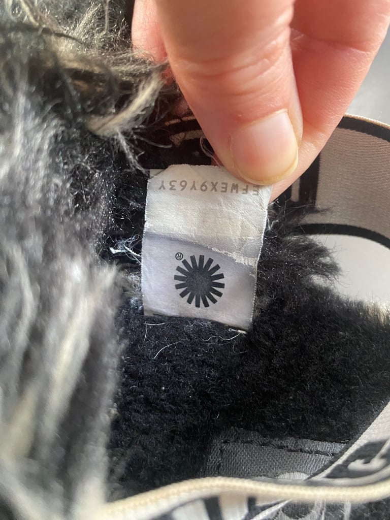 UGG fluffy platform slippers in size UK5 VGC