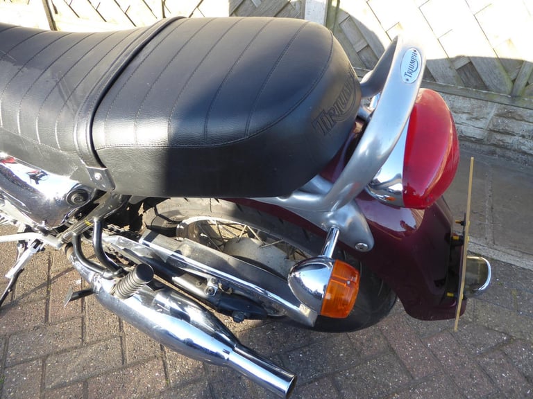 TRIUMPH THUNDERBIRD 900 N REG OWNERS AND SERVICE BOOK VERY CLEAN BIKE