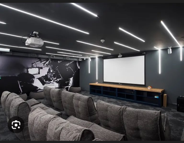 BRONZE STUDIO AVAILABLE RIVERSIDE QUAY STIRLING