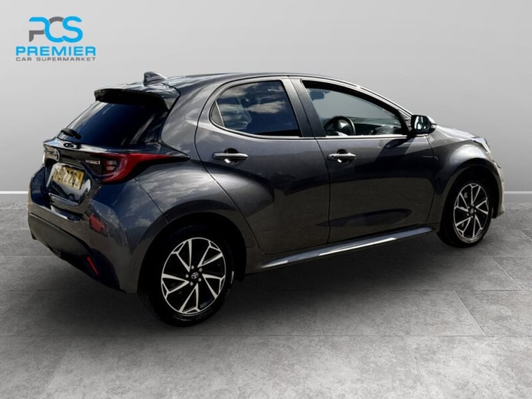  Toyota Yaris VVT-h Design Hatchback HYBRID Automatic