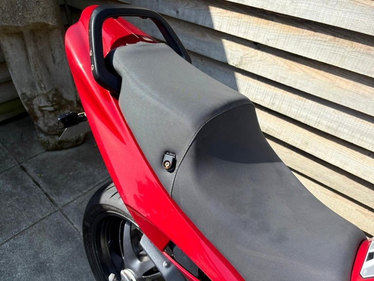 2007 / 07 Triumph Sprint 1050 £1900 Red 42803 miles.