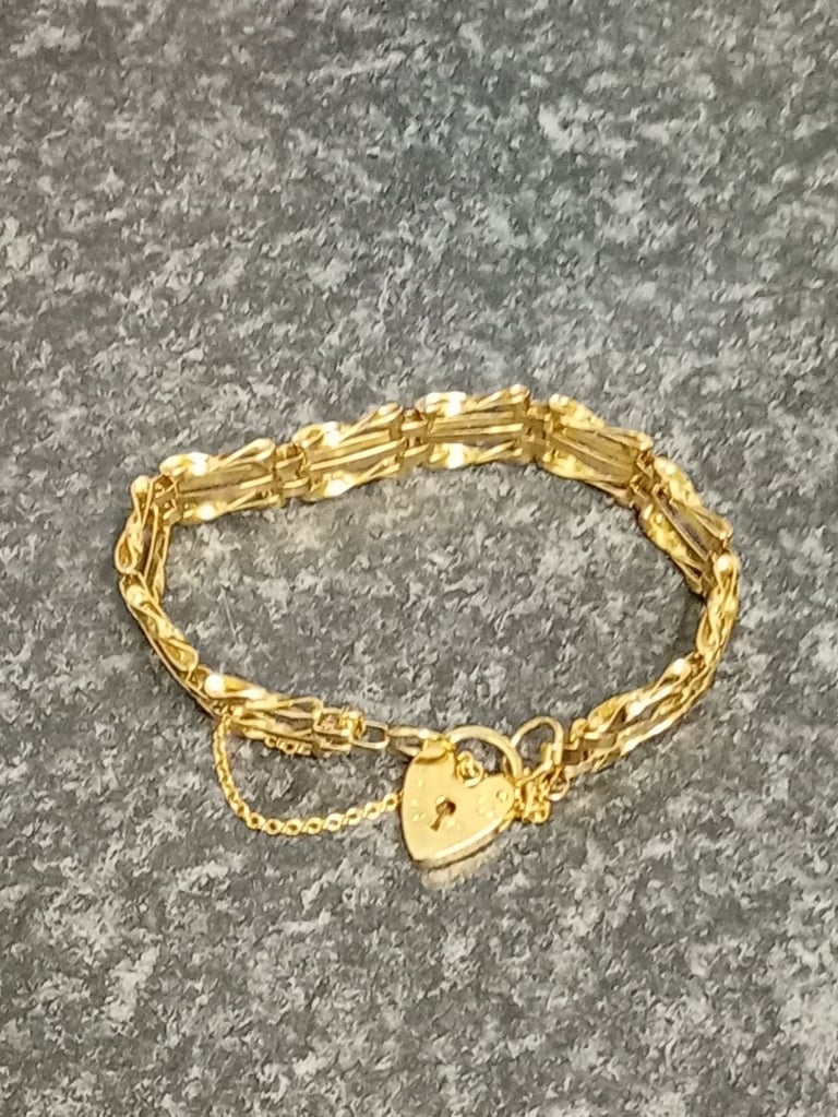 Lovely vintage 1960/70 Pierre Cardin 9ct gold PLATED gate bracelet 