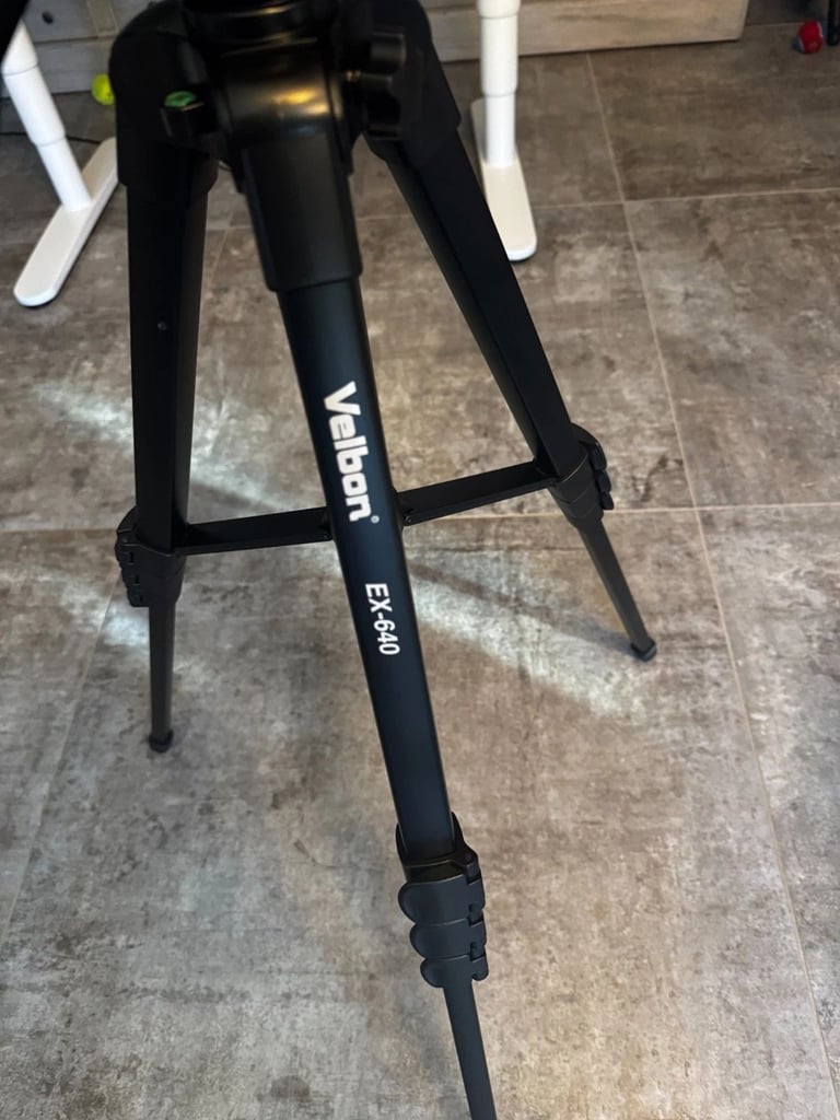 Velbon ex-640 Tripod (RRP £120)
