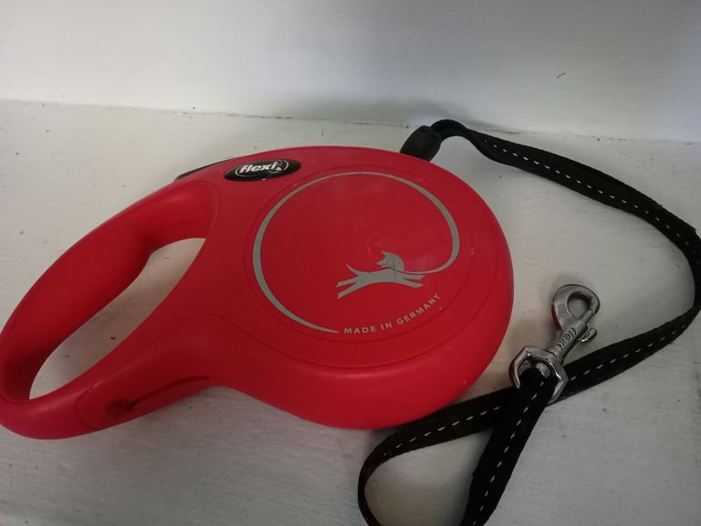 Dog lead red retractable 