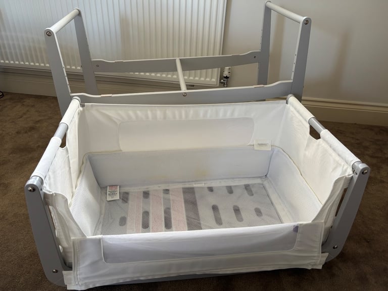 SnuzPod 4 Comfort Air Bedside Crib 0-6 Months