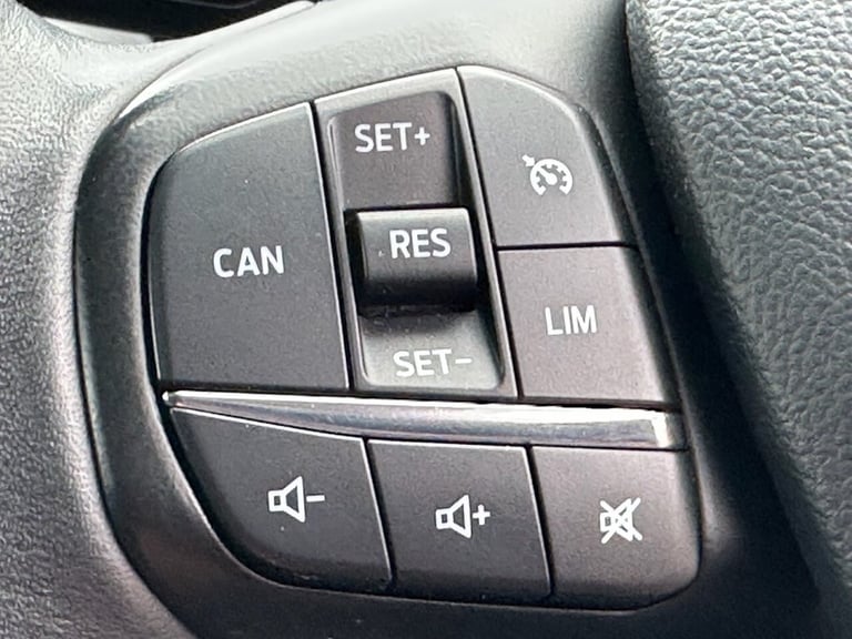 2019 Ford Focus 1.0T ECOBOOST TITANIUM 5dr EURO 6 (s/s) (125 ps) WITH SERVICE HISTORY  Hatchback ...