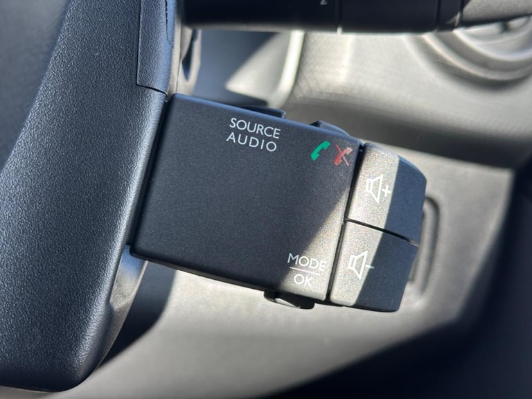 2017 Renault Clio 1.5 Play DCi 90 Diesel Manual 5 Door Hatchback Silver