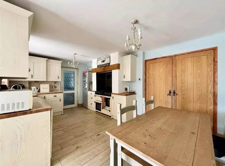 image for Complete Shaker Style Solid Wood Kitchen