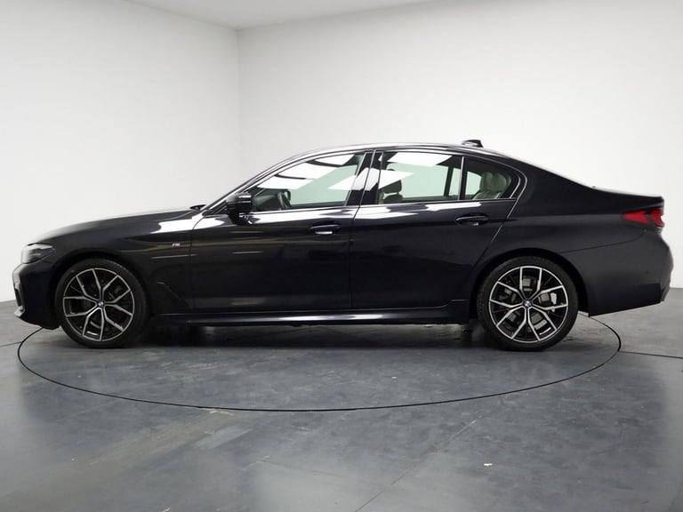 2021 BMW 5 Series 2.0 520d MHT M Sport Saloon 4dr Diesel Hybrid Steptronic Euro 6 (s/s) (190  Sal...