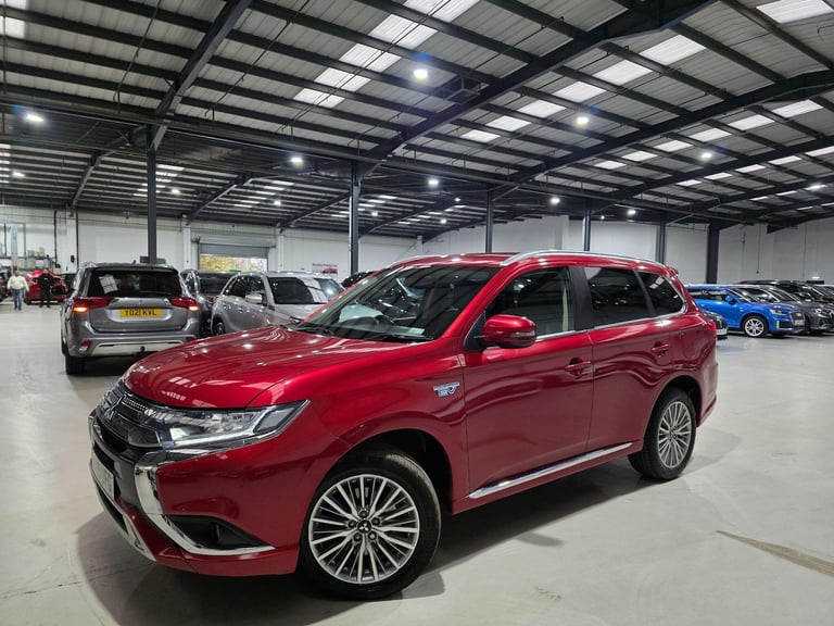 image for 2019 Mitsubishi Outlander 2.4h TwinMotor 13.8kWh Juro CVT 4WD Euro 6 (s/s) 5dr ESTATE Petrol/Elec...
